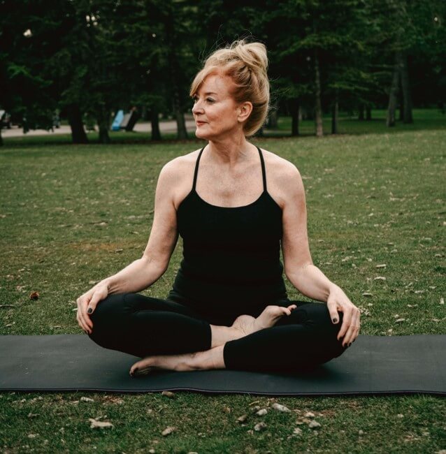 פרישה מוקדמת, אישה עושה יוגה