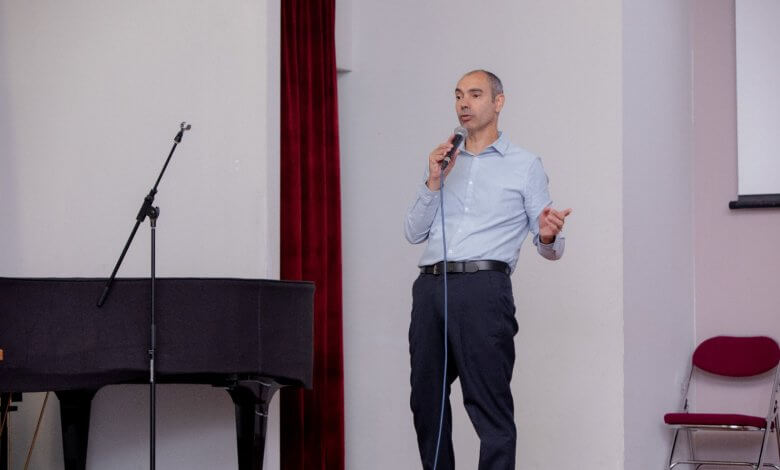 נדב טסלר מרצה